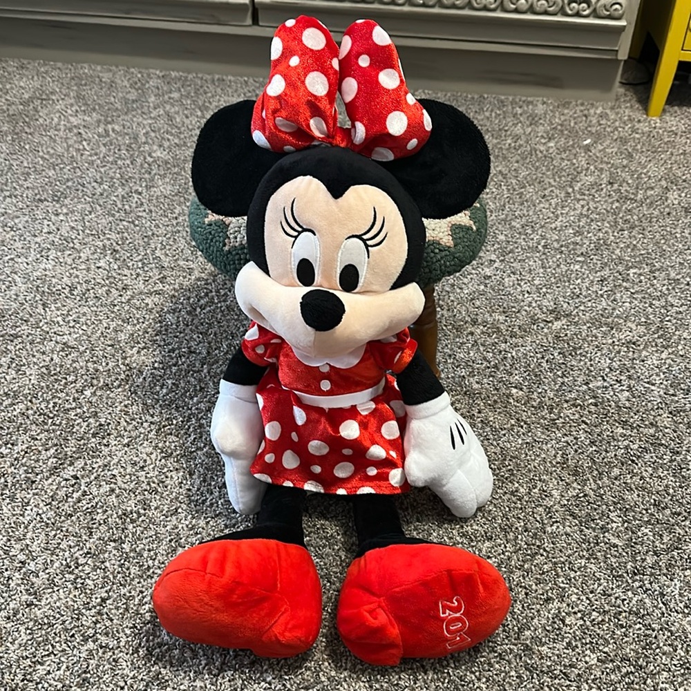 Disney 2016 Minnie Mouse 22” Plush